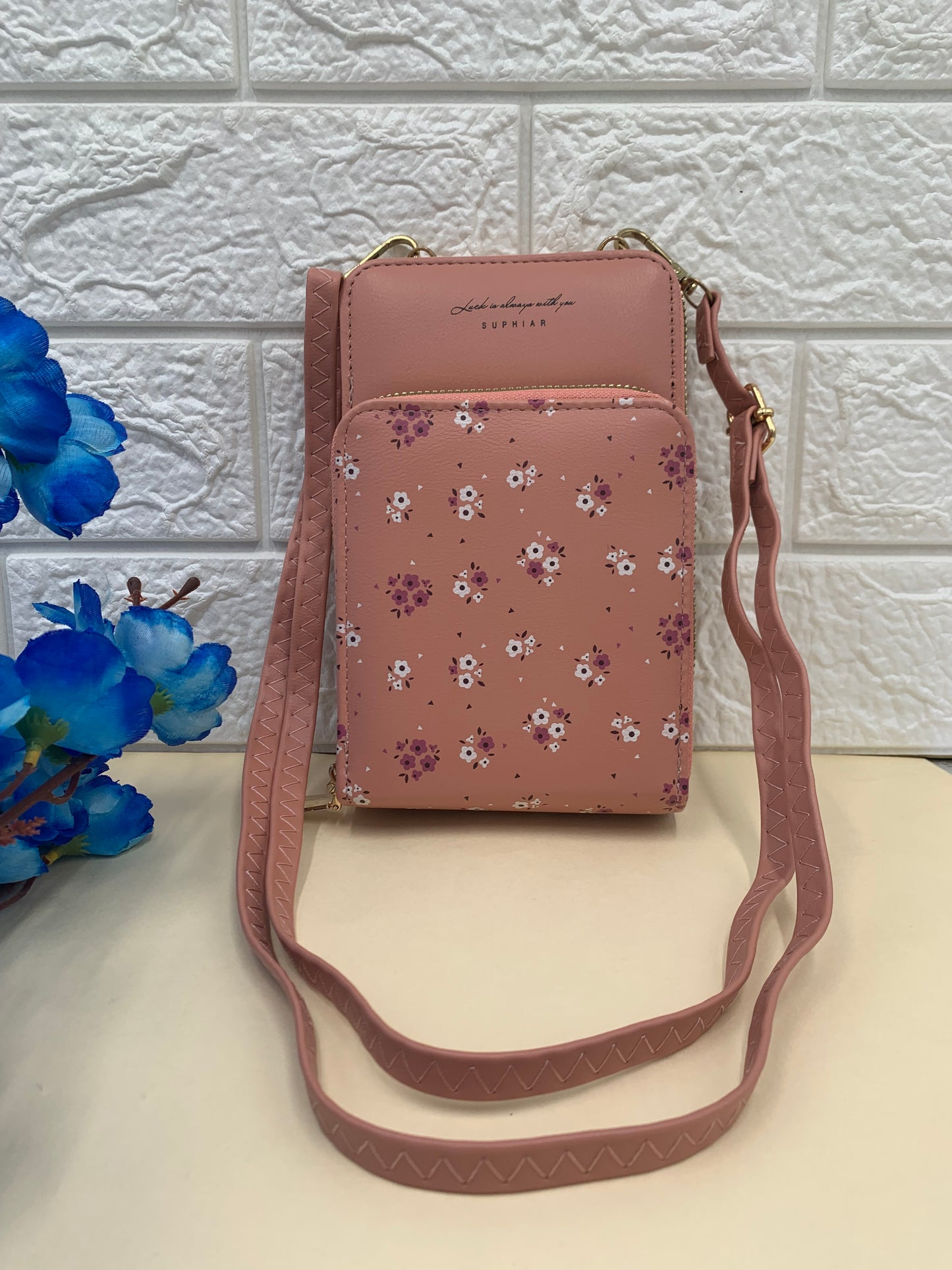 Flower printed mobile pouch