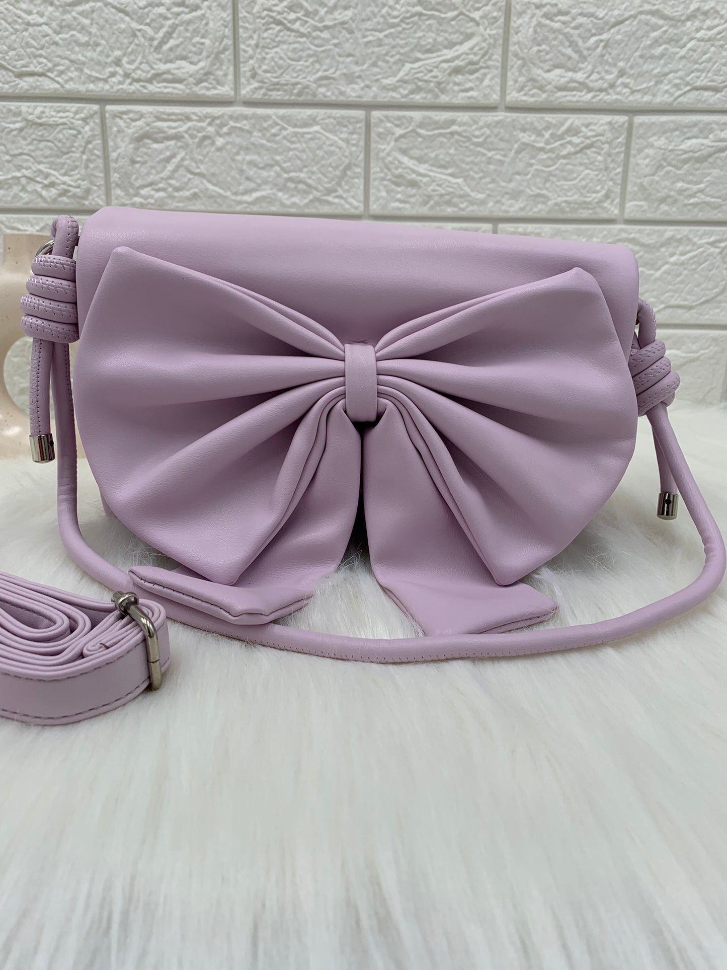 Bow Look Sling Bag