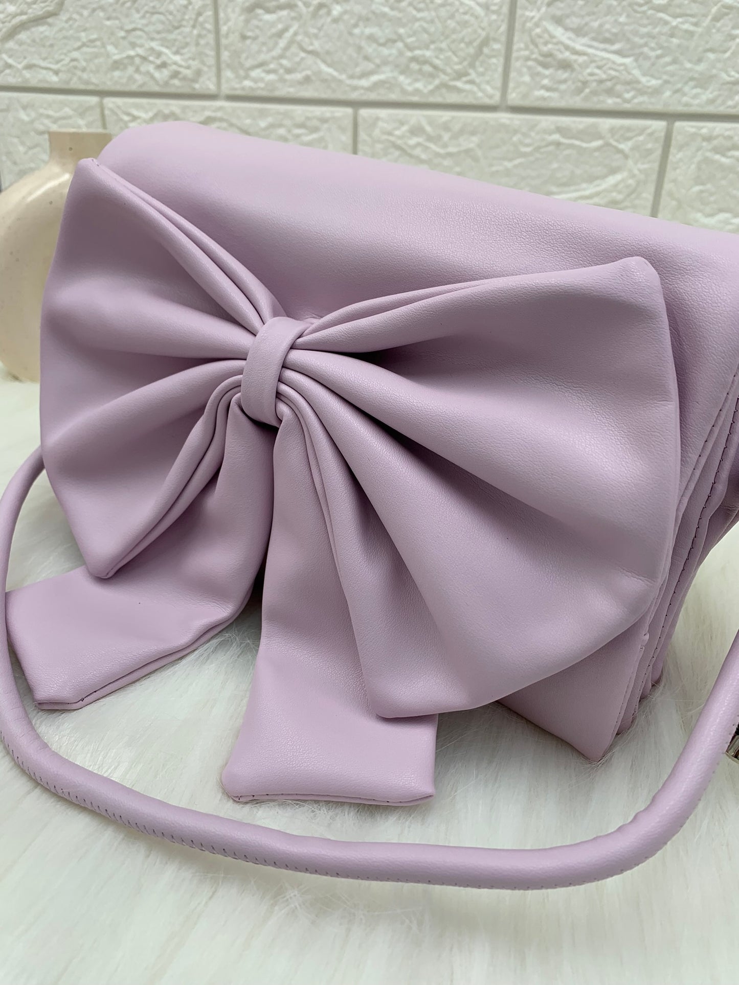 Bow Look Sling Bag