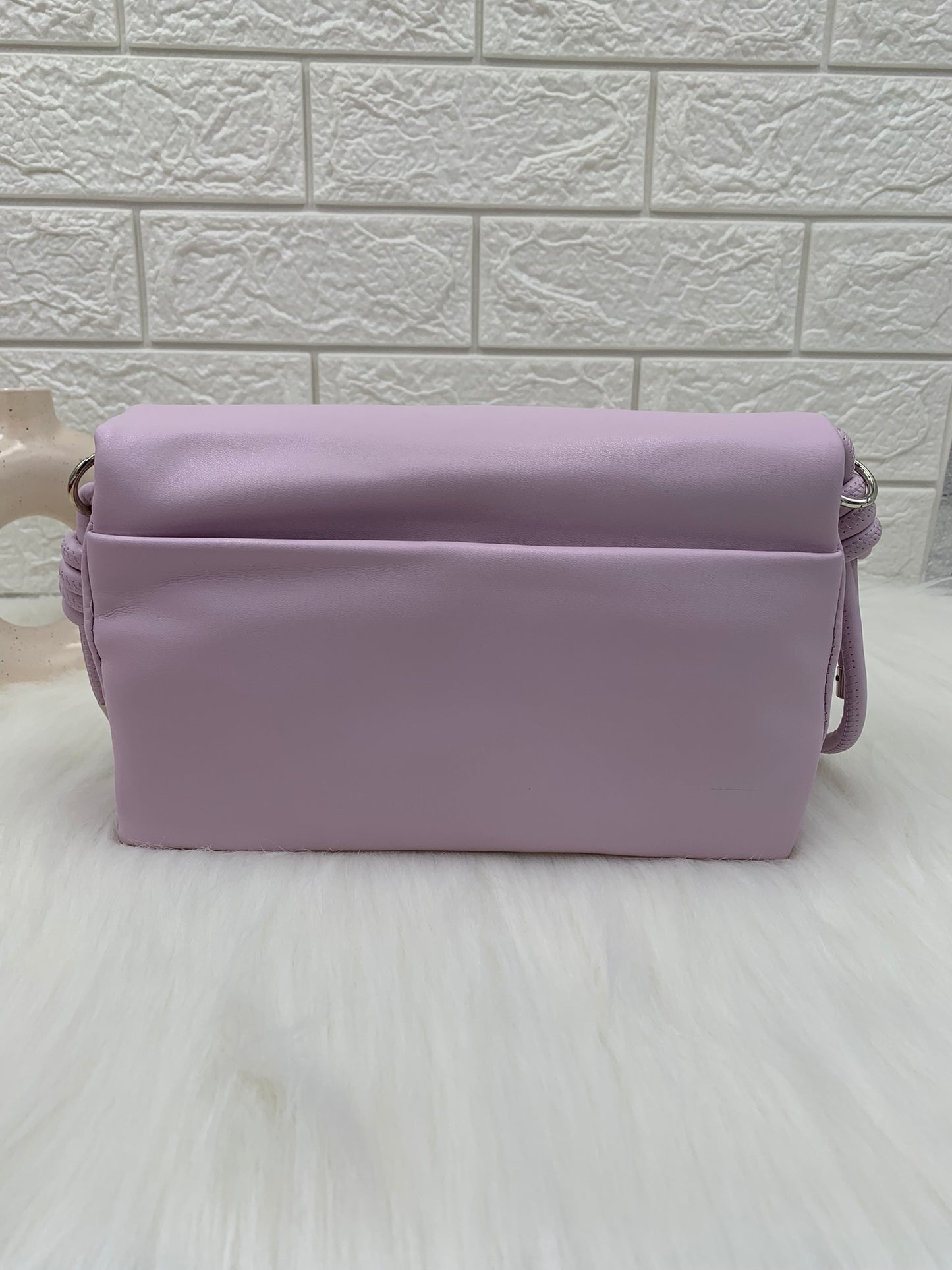 Bow Look Sling Bag