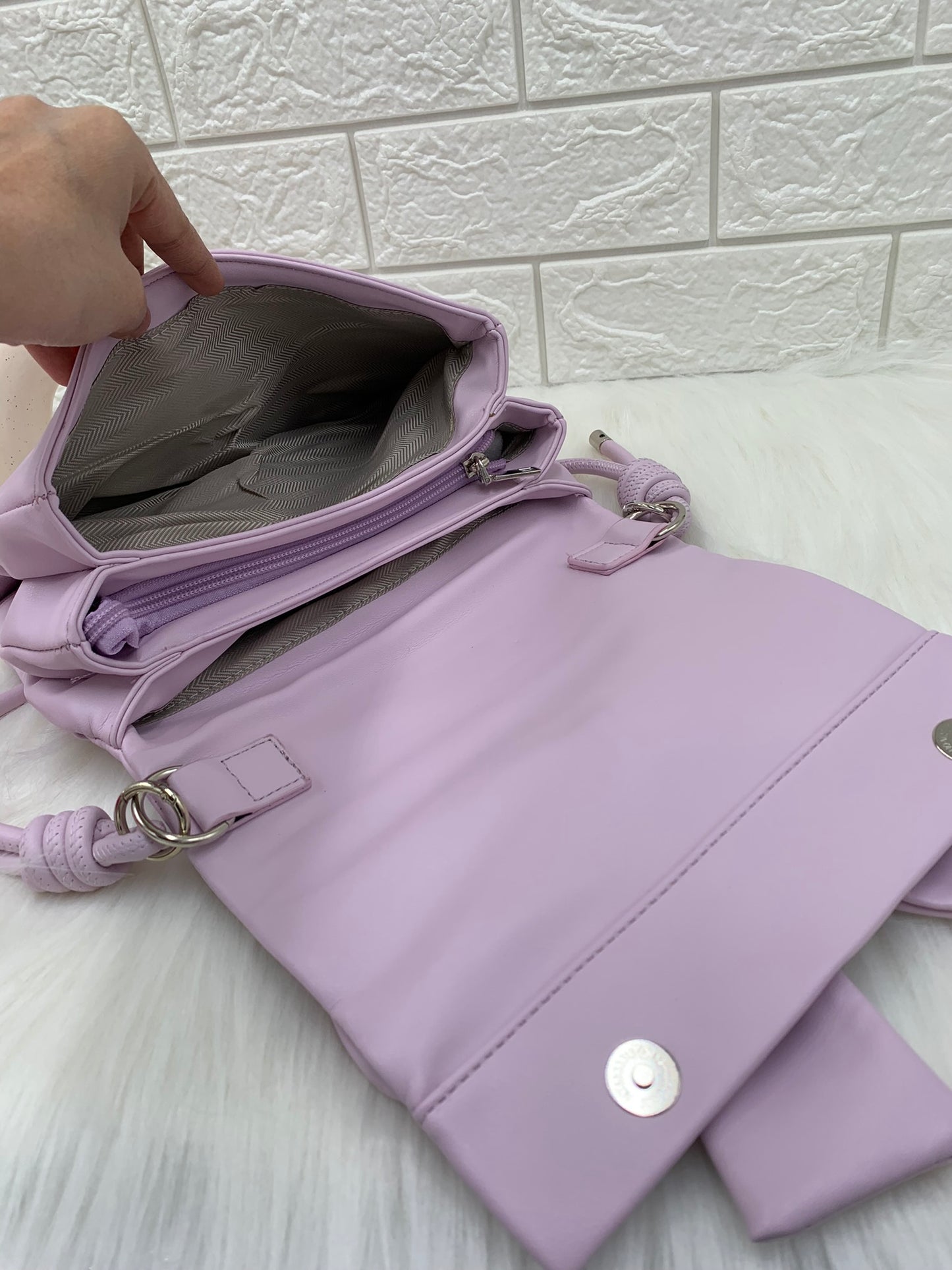 Bow Look Sling Bag