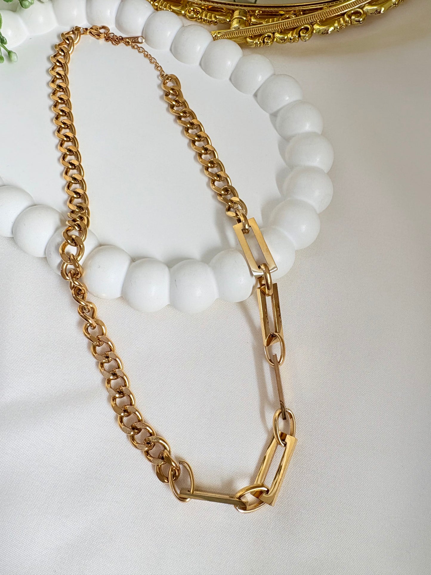 Asymmetric Link Choker Bold Necklace