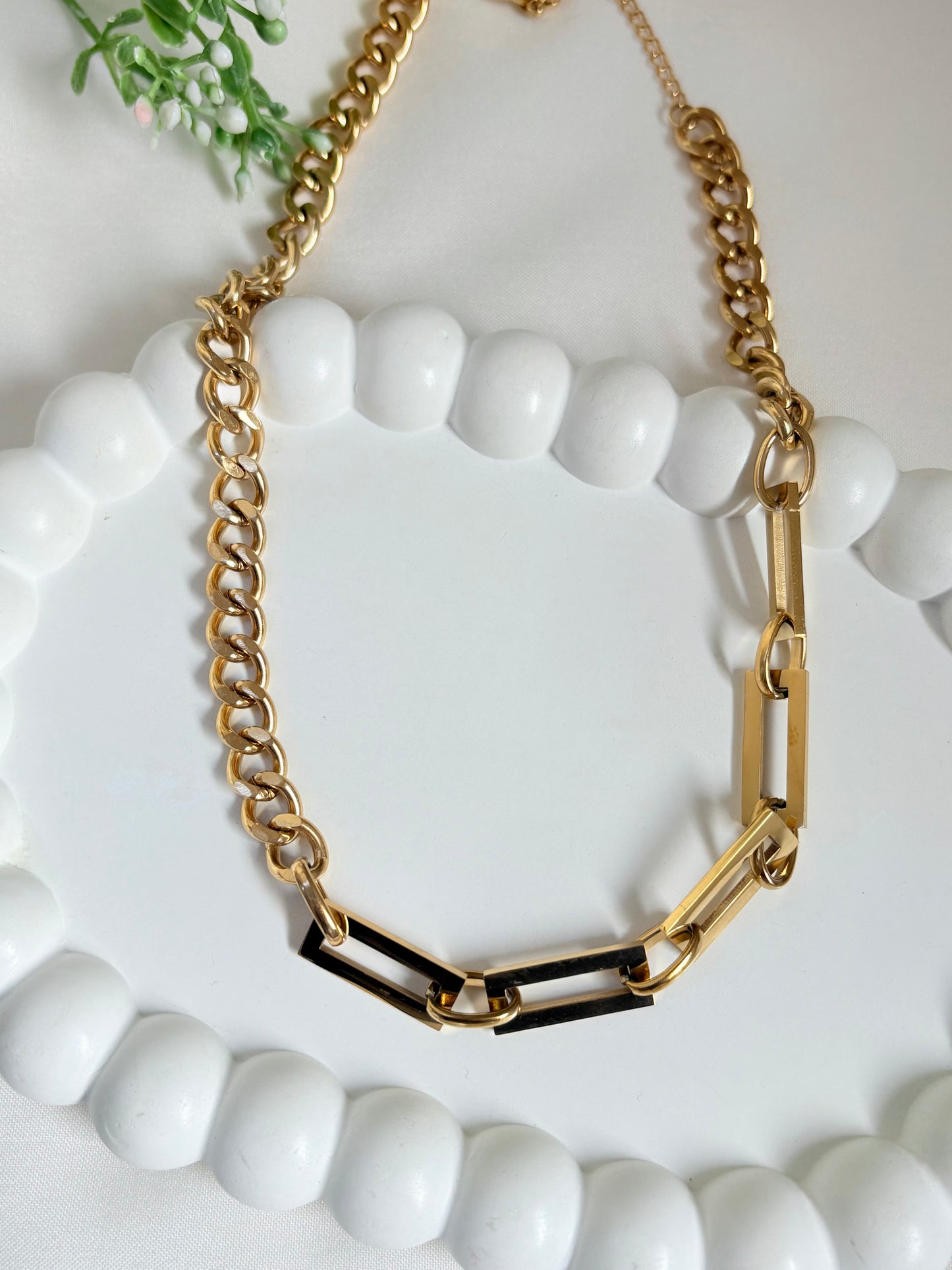Asymmetric Link Choker Bold Necklace
