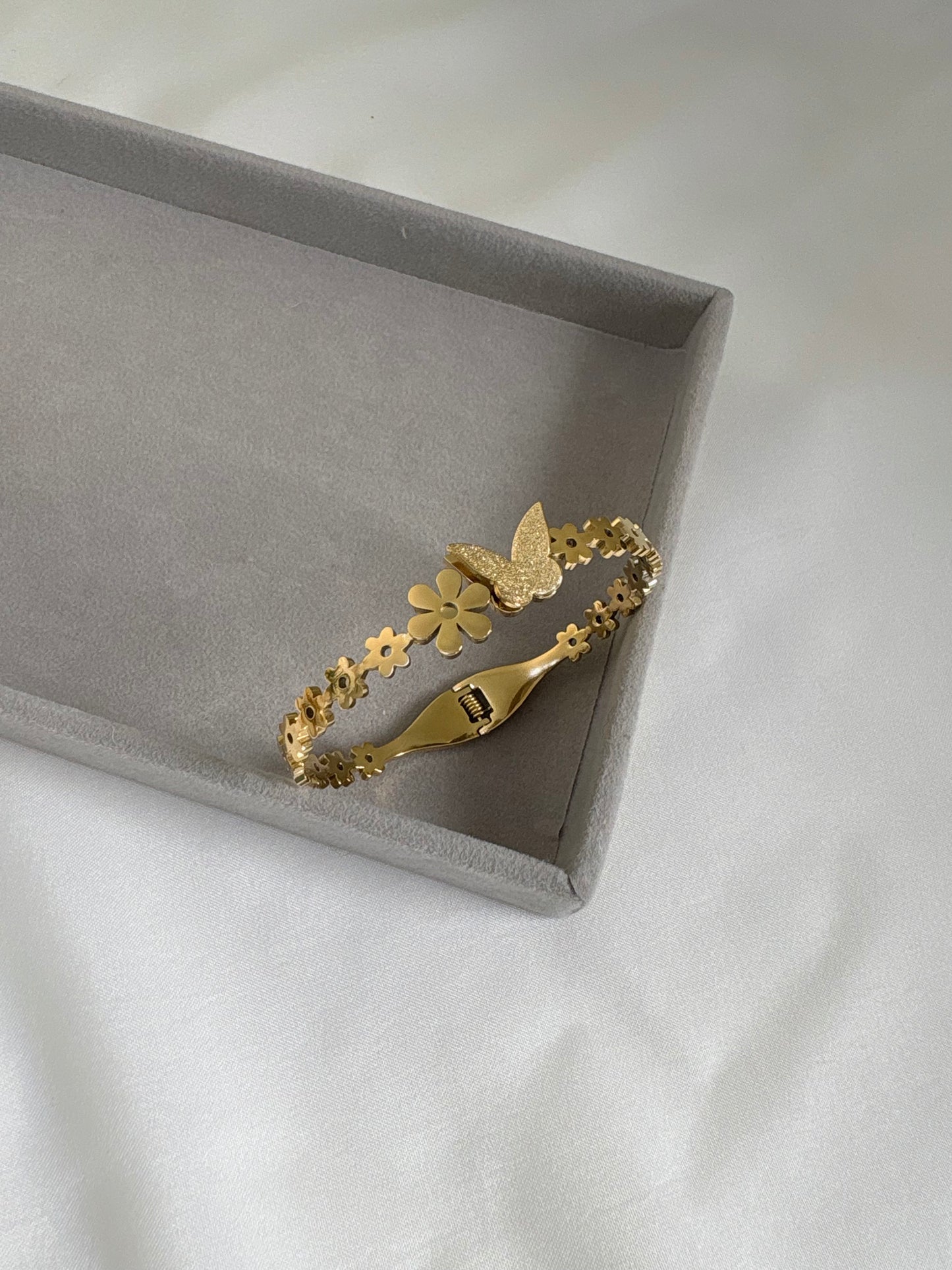 Trendy Flower & Butterfly Spring Bracelet