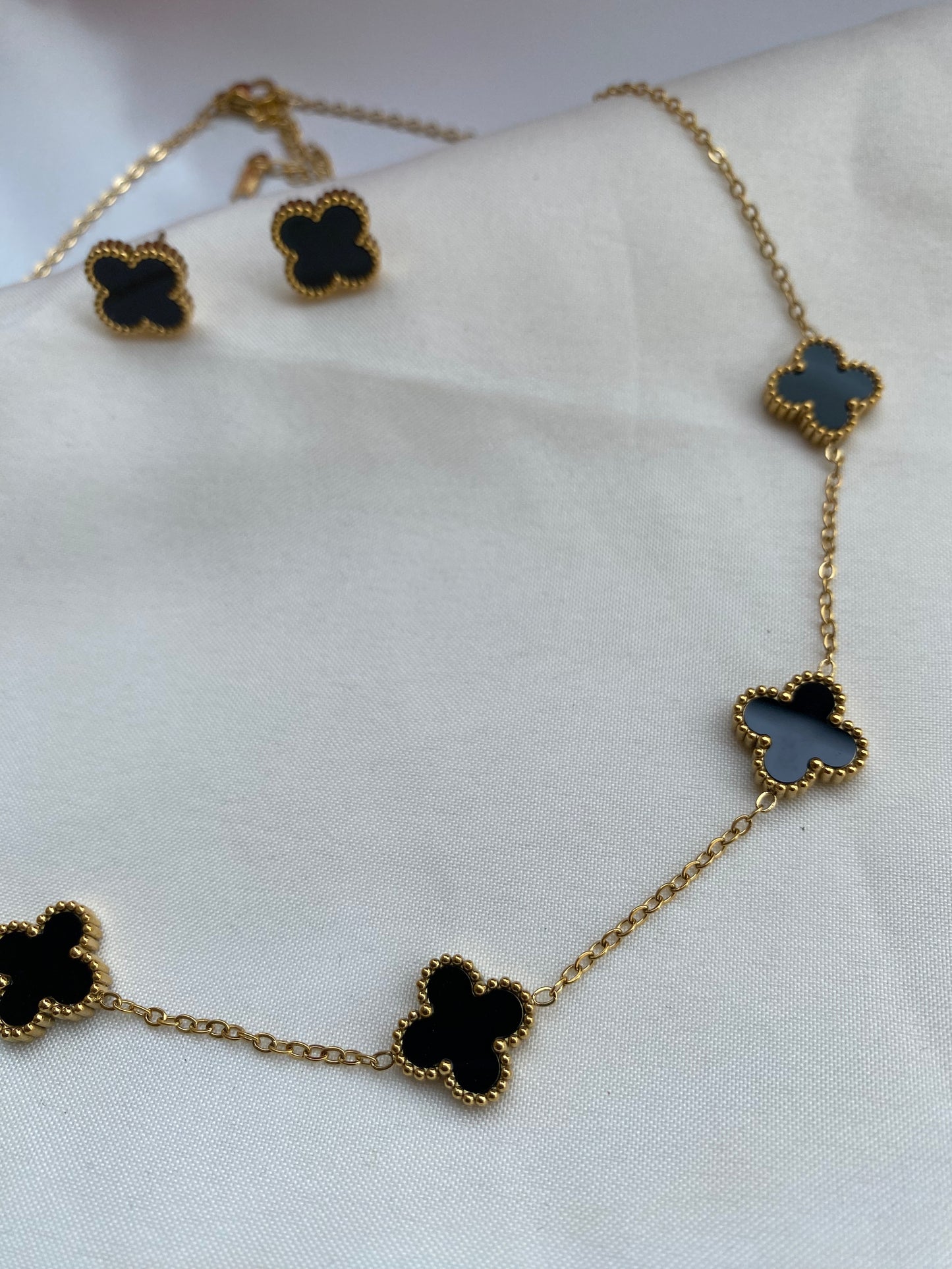 Black Four Leaf Charms Chain Necklace With Stud Earrings