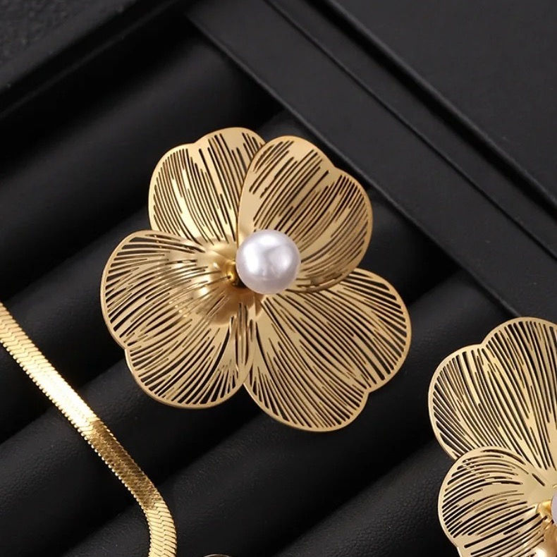 Luxury Pearl Flower Earrings
