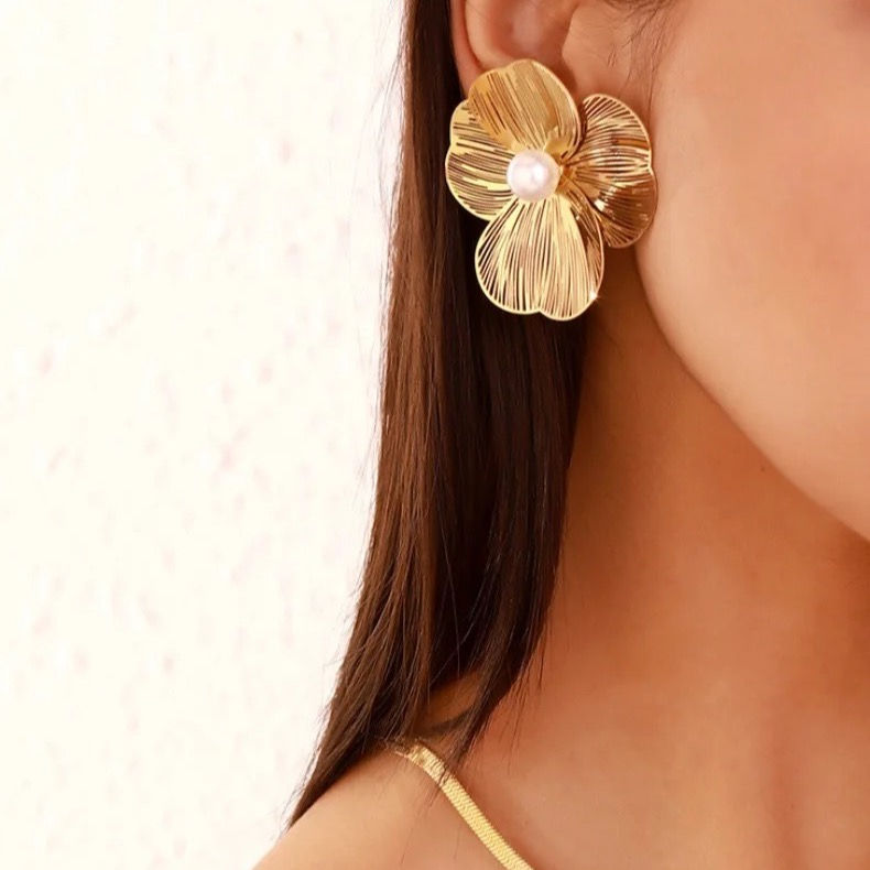 Luxury Pearl Flower Earrings