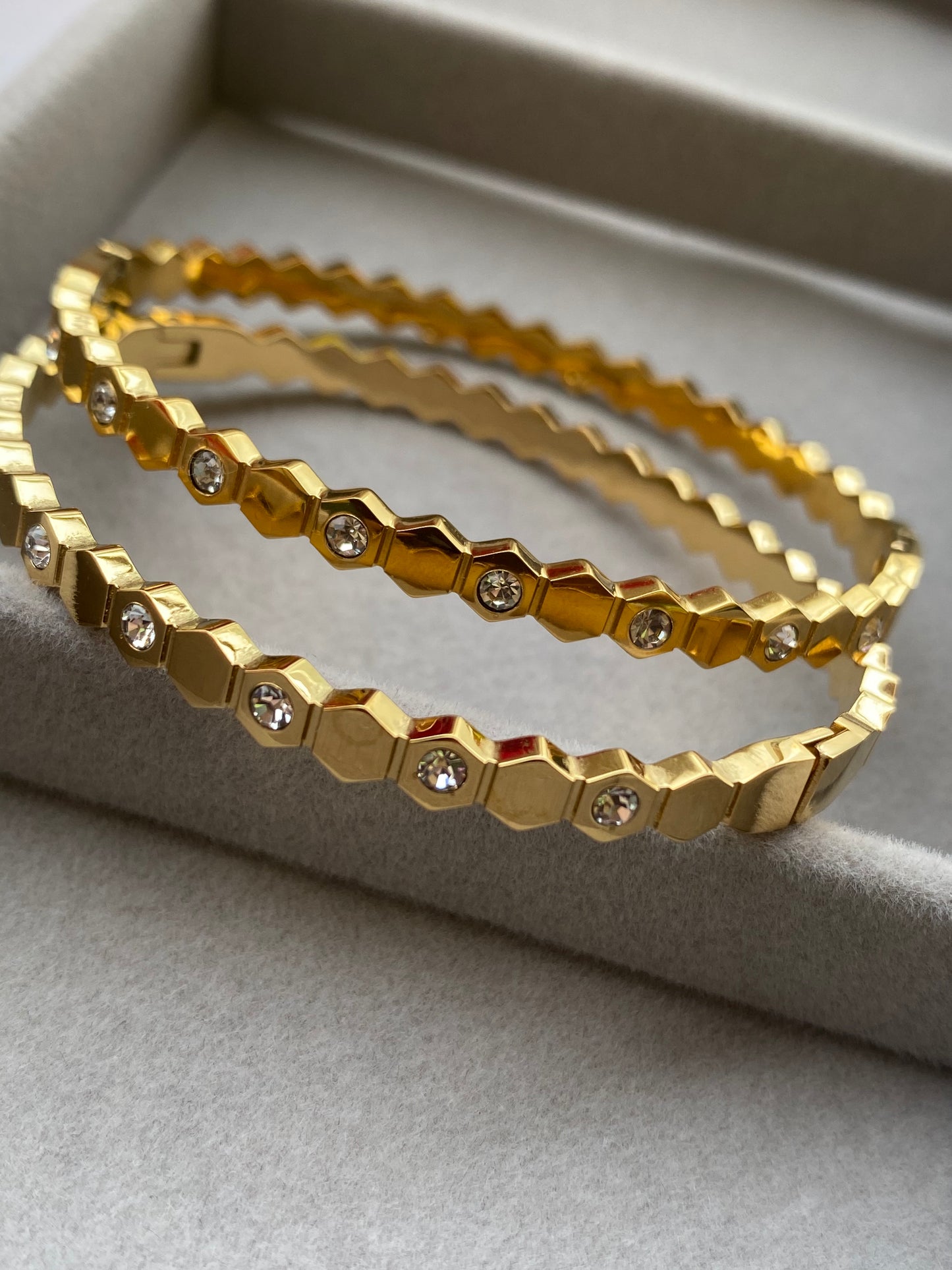 Love Bee Bracelet Bengle