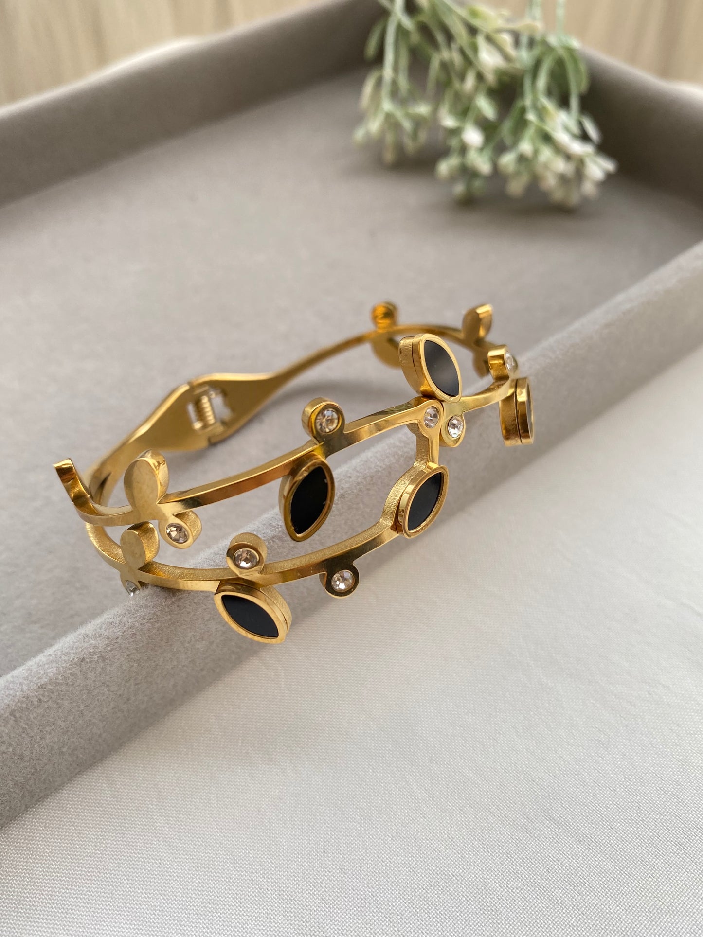 Gold Pleated Leaf Designs Bracelet