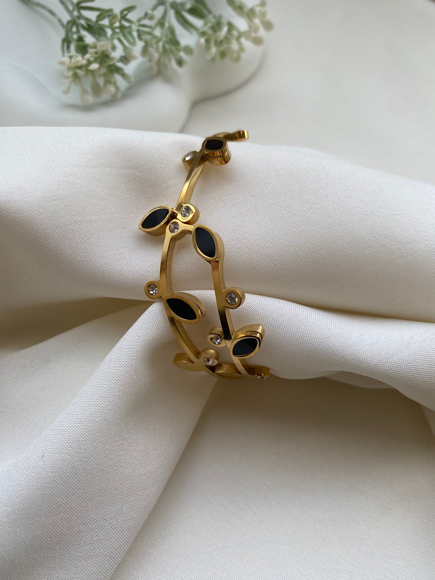 Gold Pleated Leaf Designs Bracelet