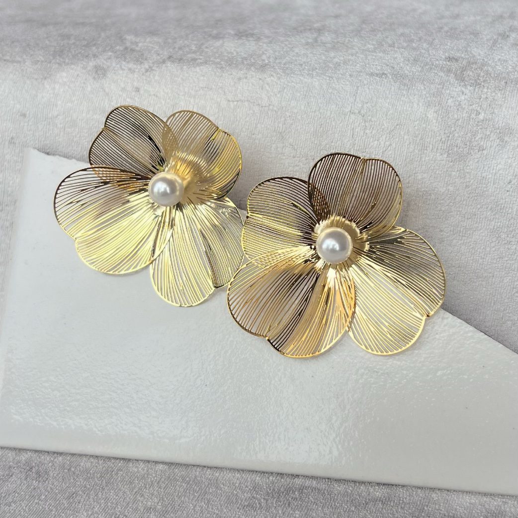 Luxury Pearl Flower Earrings
