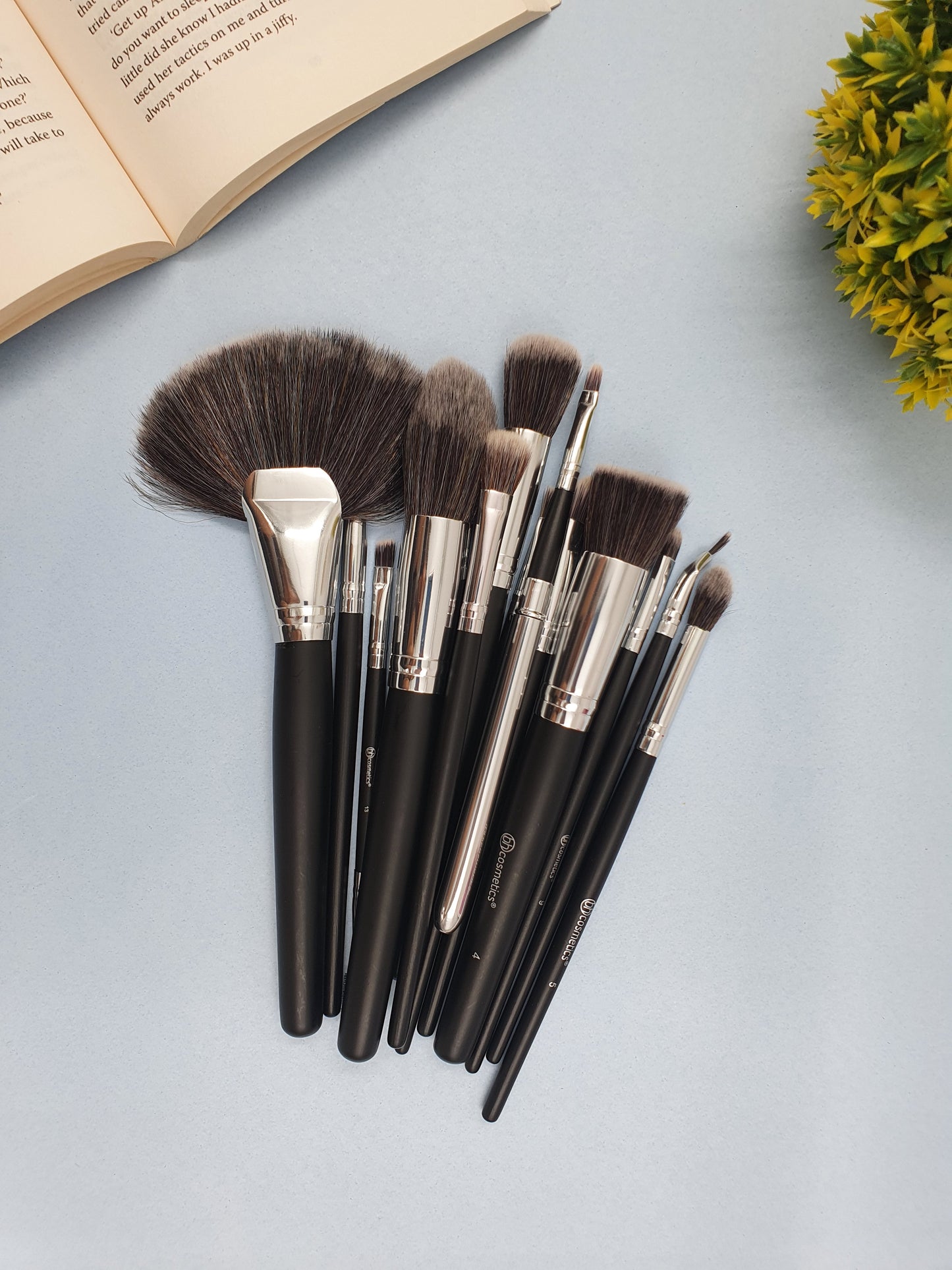 Stily Makeup Brush Set With Storage Barrel - Pack of 13 (BLACK)