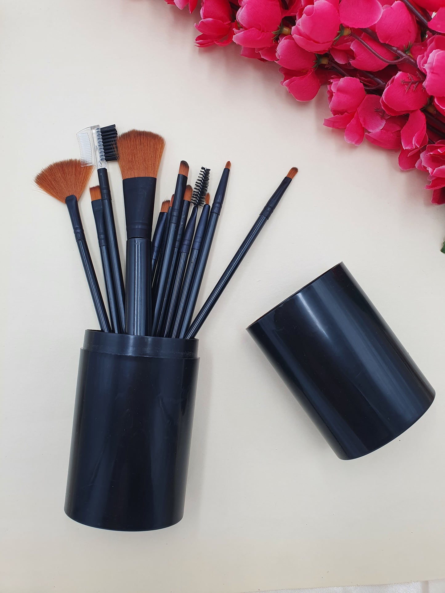 Stily Makeup Brush Set With Storage Barrel - Pack of 12