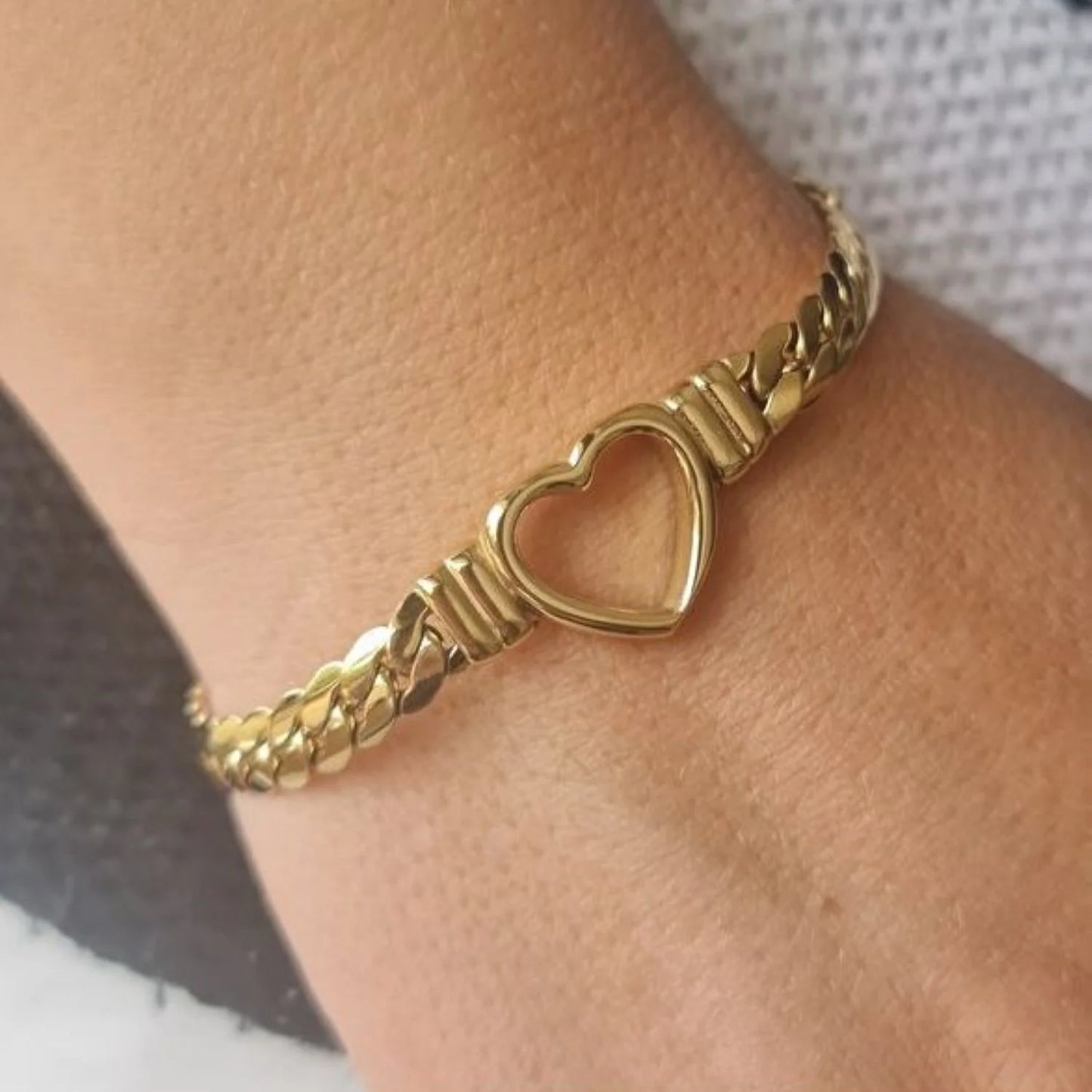 Stainsless Steel Love Bracelet with Hollow Heart