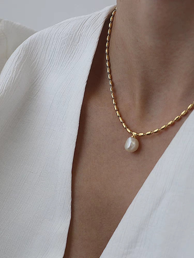 Pearl Pendant Gold Necklace