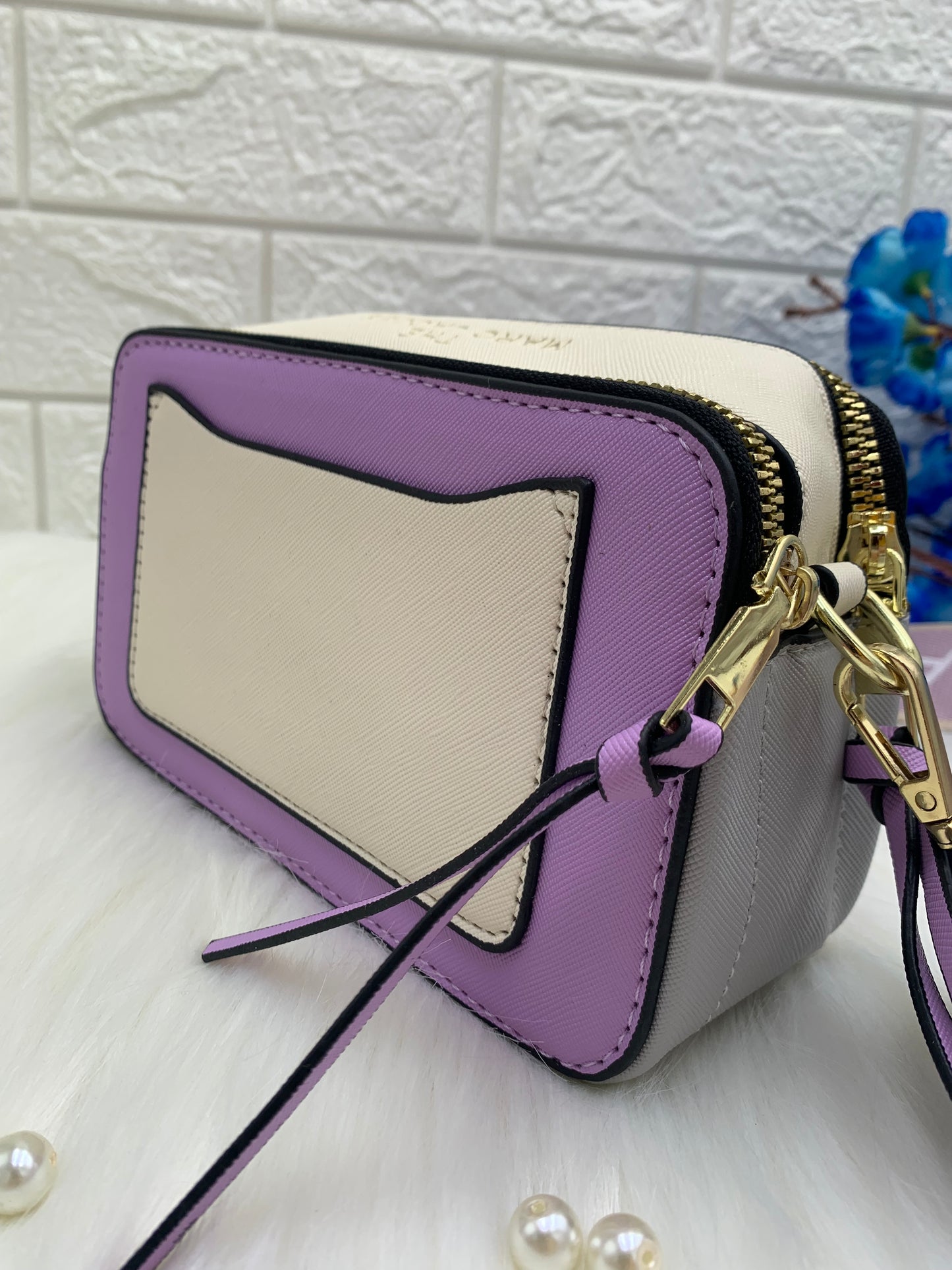 Multicolor Sling Bag with Zip Closure & Detachable Strap