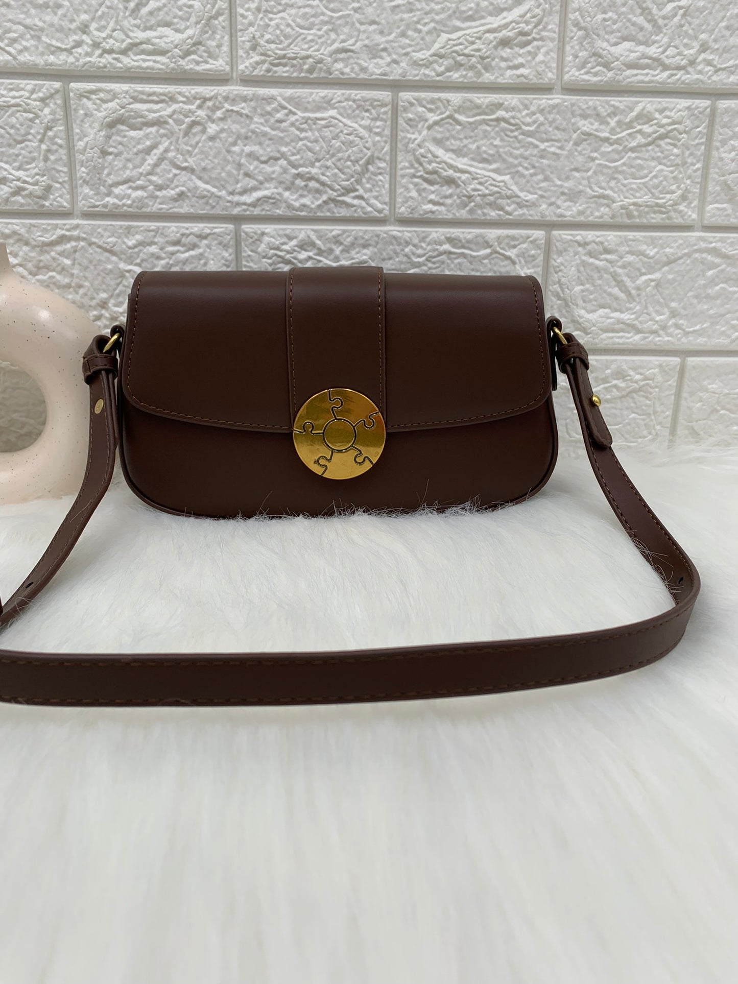 Sling Bag With Magnet Close