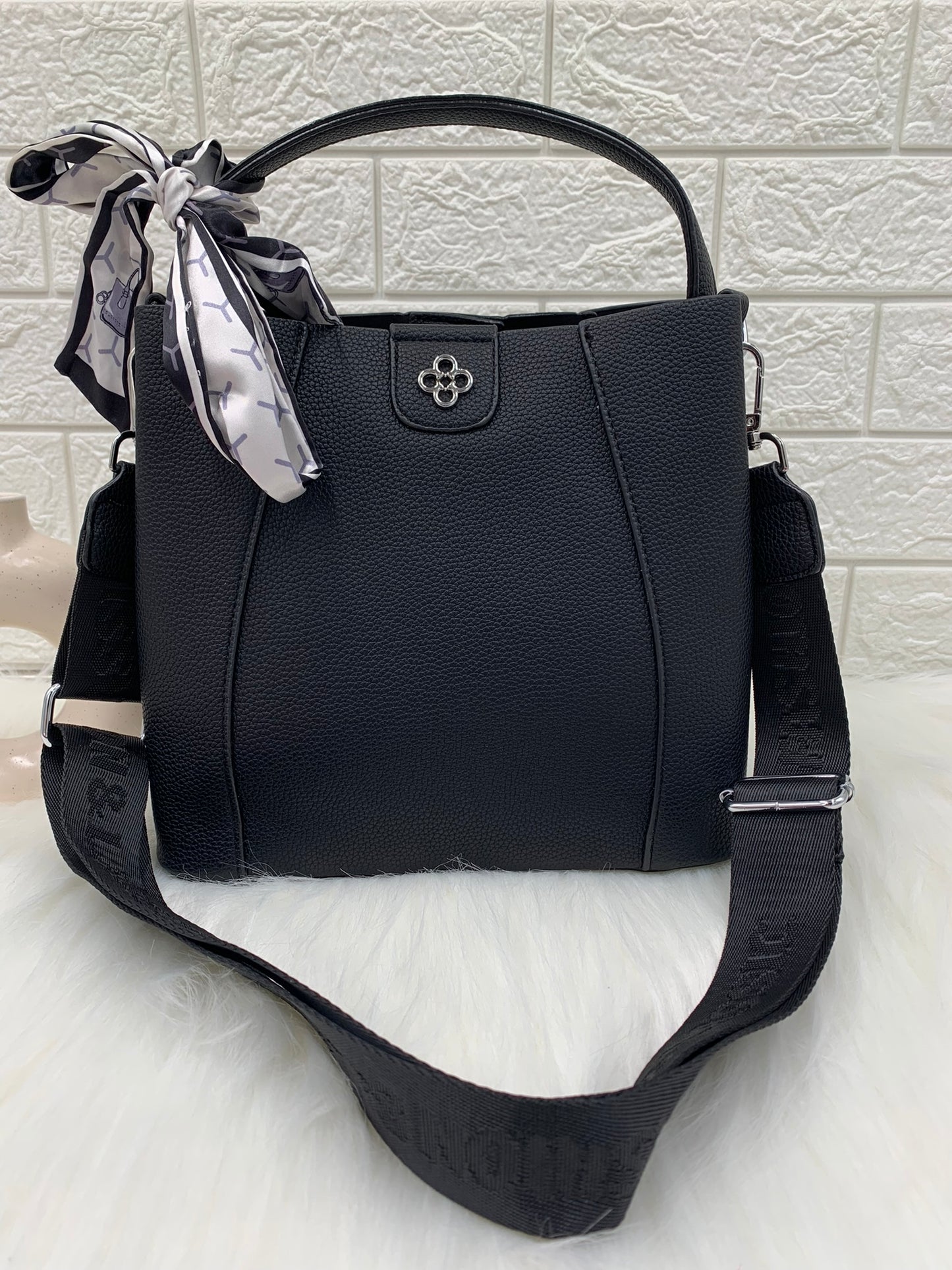 Elegant Black Handheld Bag with Detachable Sling Strap