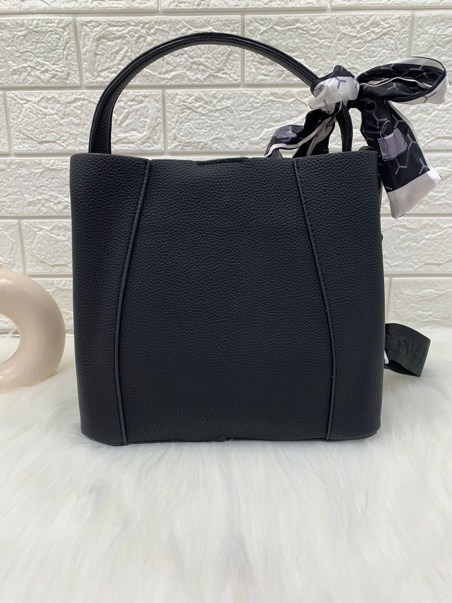 Elegant Black Handheld Bag with Detachable Sling Strap