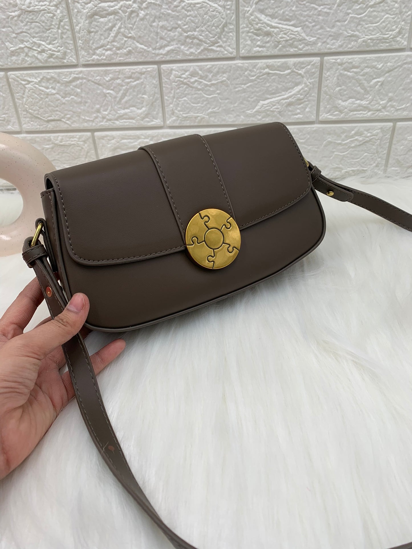 Sling Bag With Magnet Close