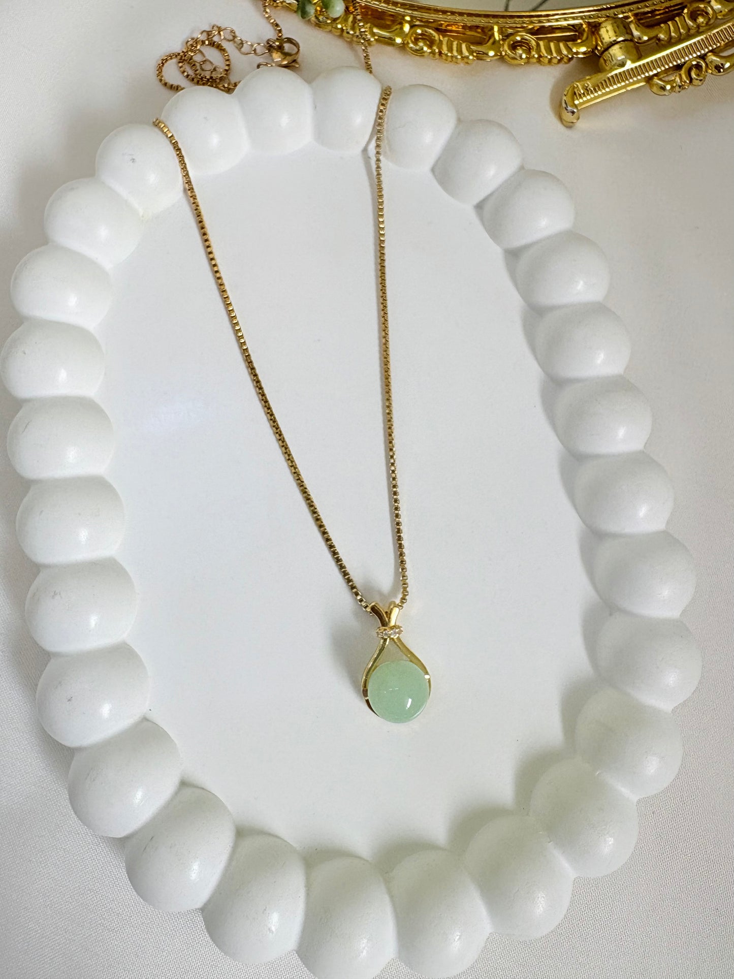 Sophisticated Gold-Plated Pendant Necklace with Gemstone Accent