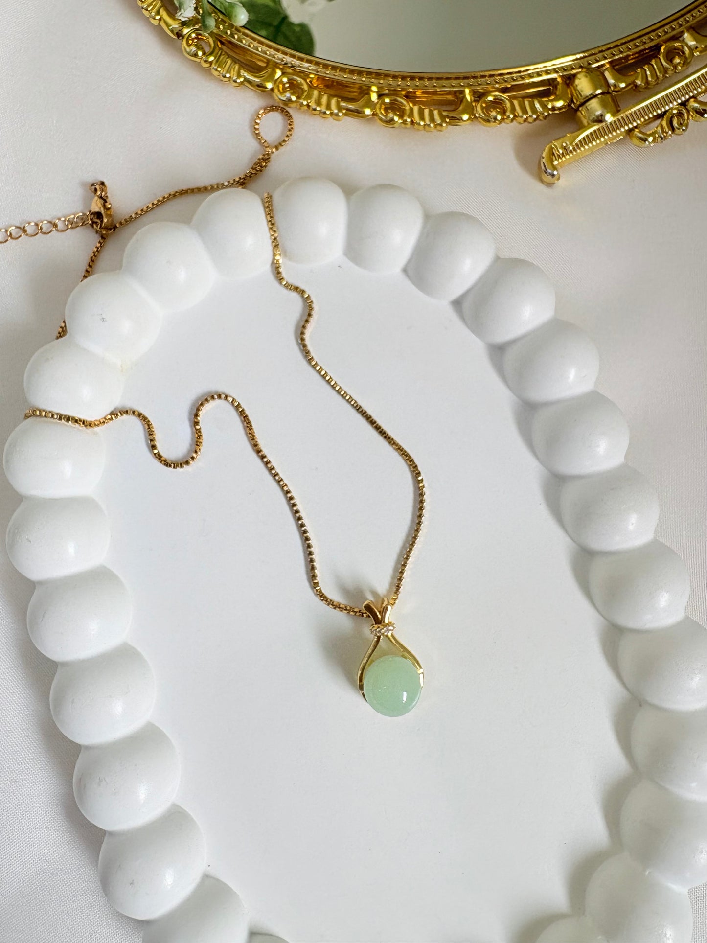 Sophisticated Gold-Plated Pendant Necklace with Gemstone Accent