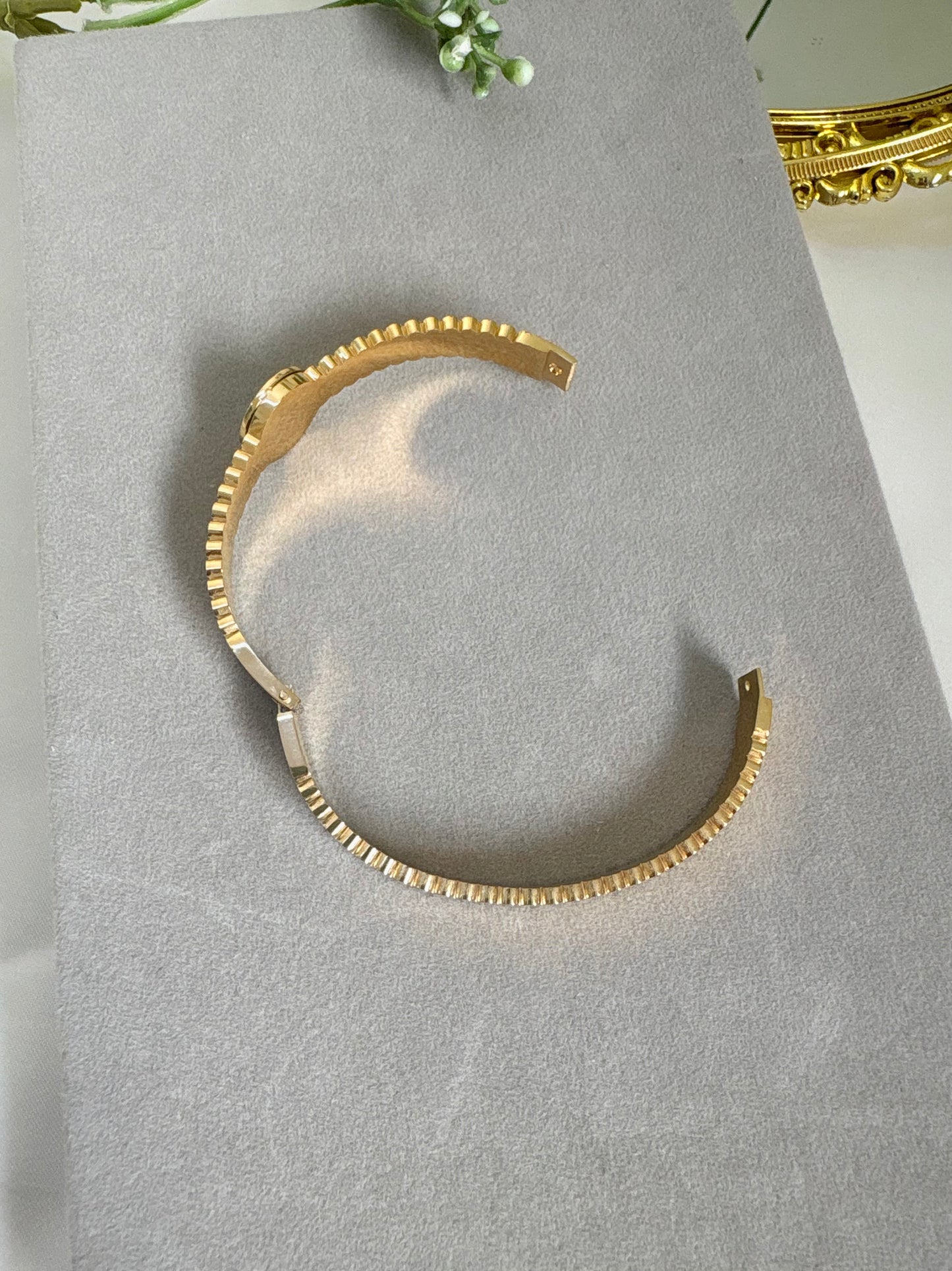 Rozie Gold Pleated Bracelet