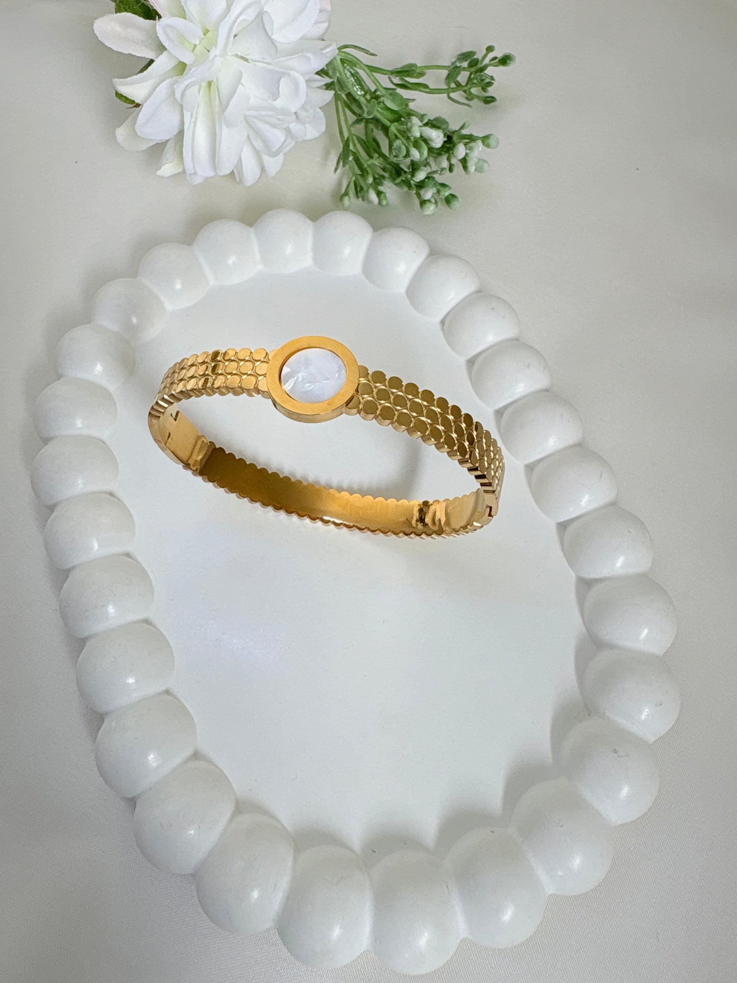 Rozie Gold Pleated Bracelet