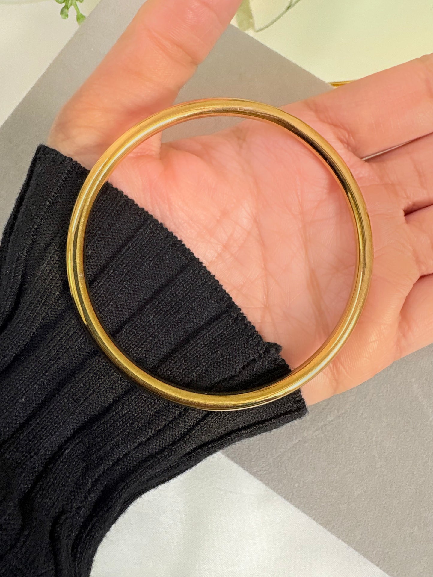 Elegant Gold-Plated Plain Bangle-Style Bracelet