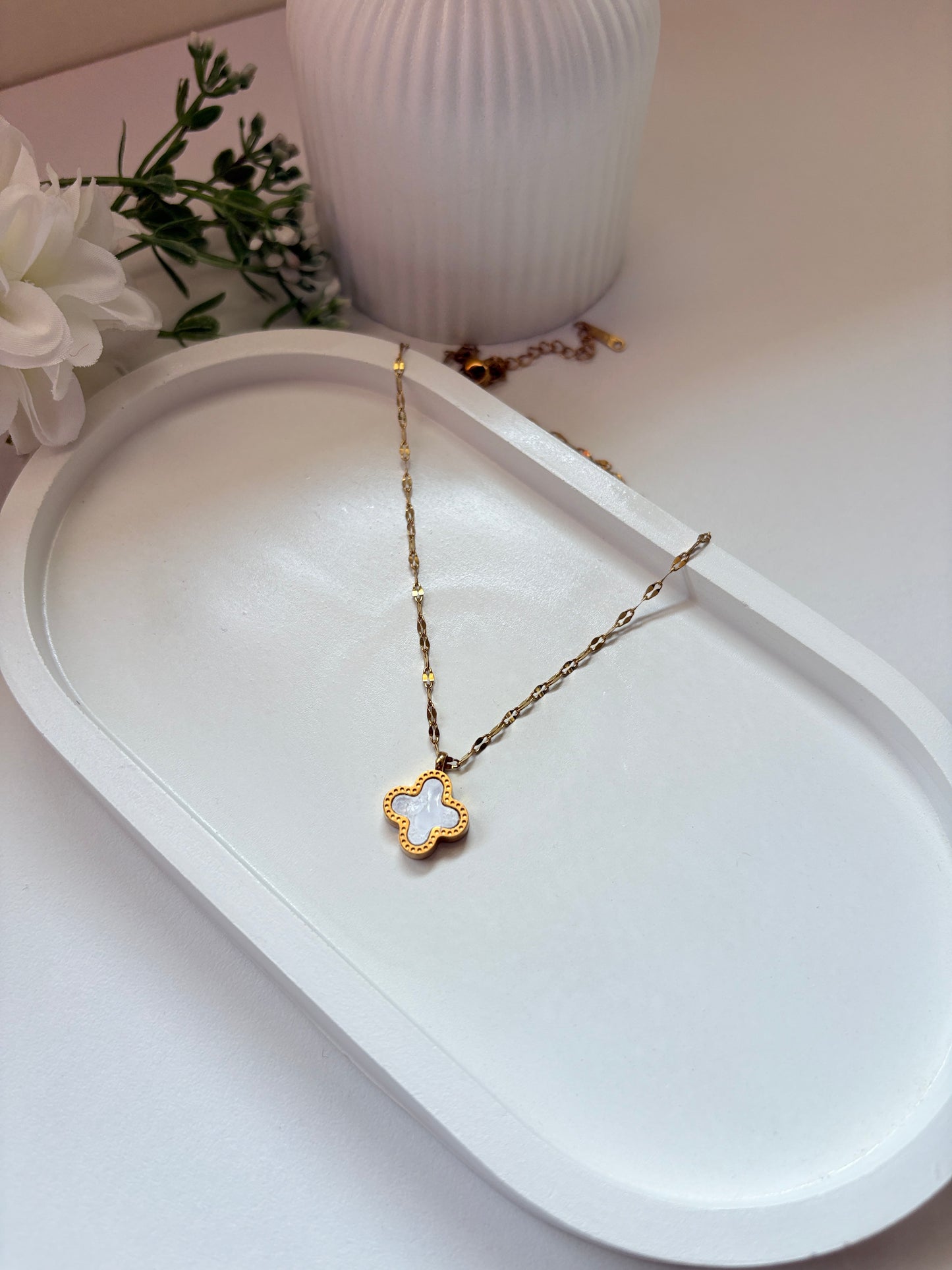 Dual-Side Clover Pendant Necklace