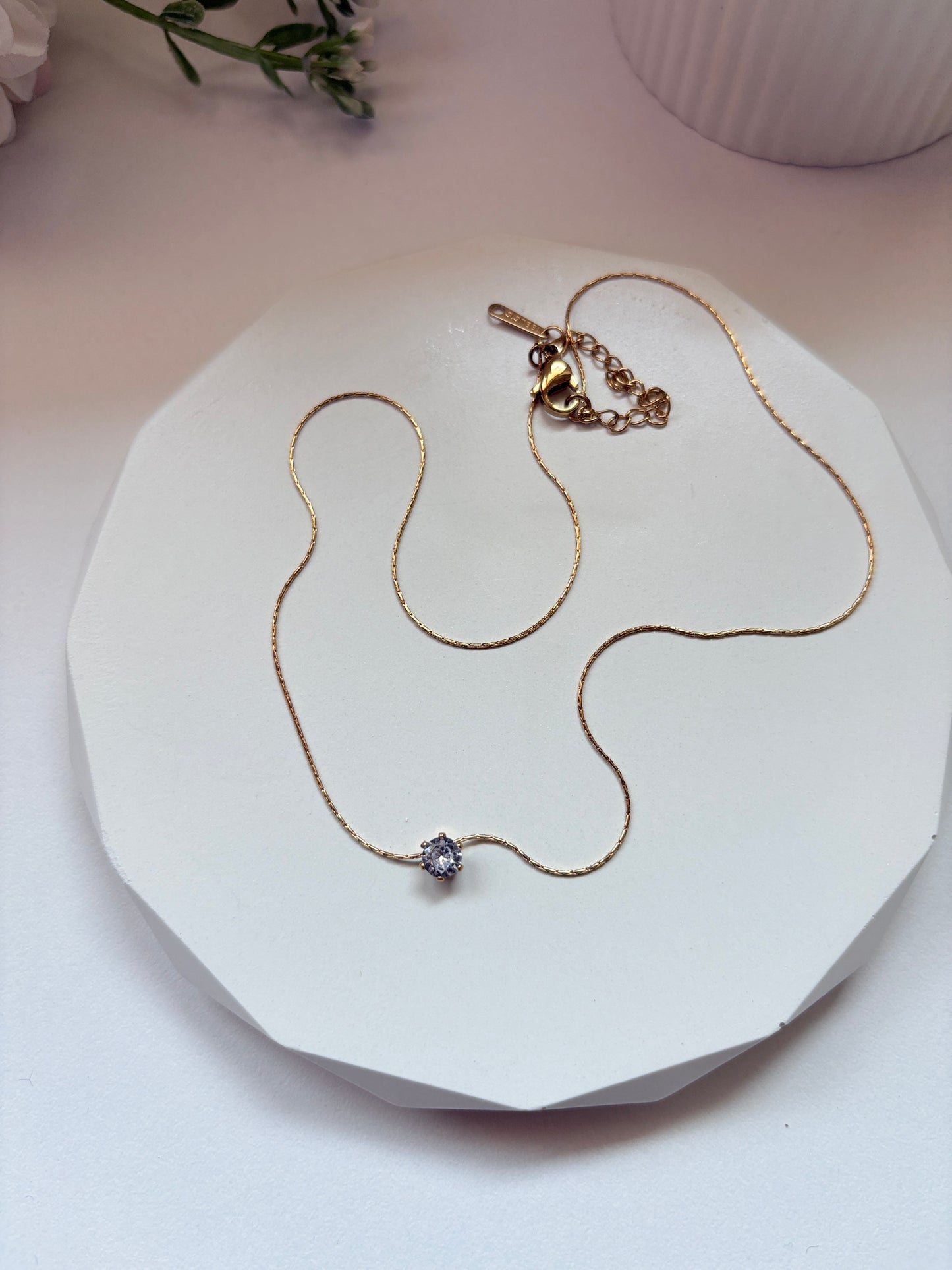 Minimal Necklace Dimond Stone Look Stunning