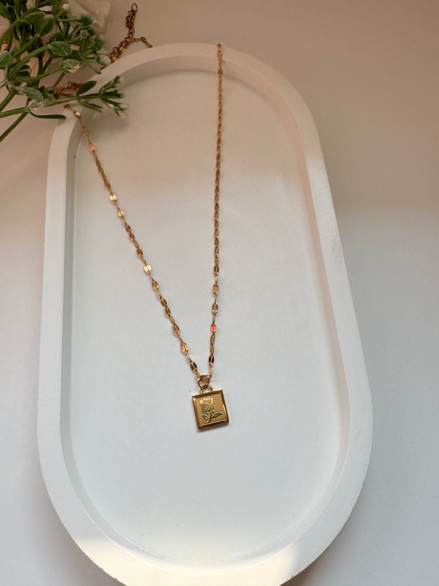 Minimalist Gold Floral Square Pendant Necklace