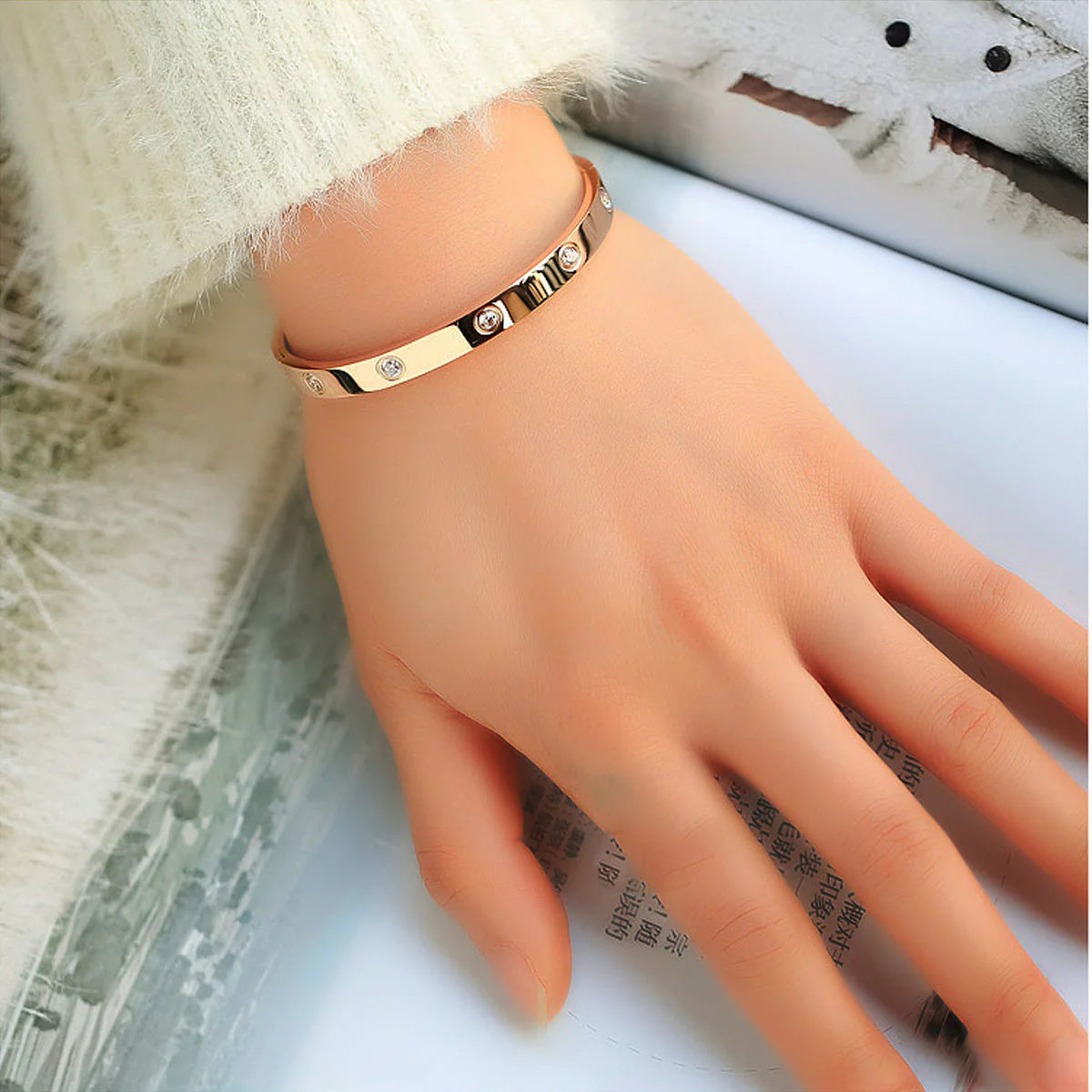 Stainless Steel Rhinestone Gold Clic Bangle Bracelet