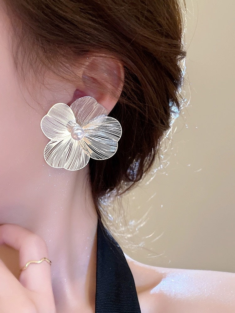 Luxury Pearl Flower Earrings