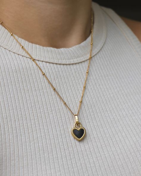 Contrast Heart Pendant Necklace