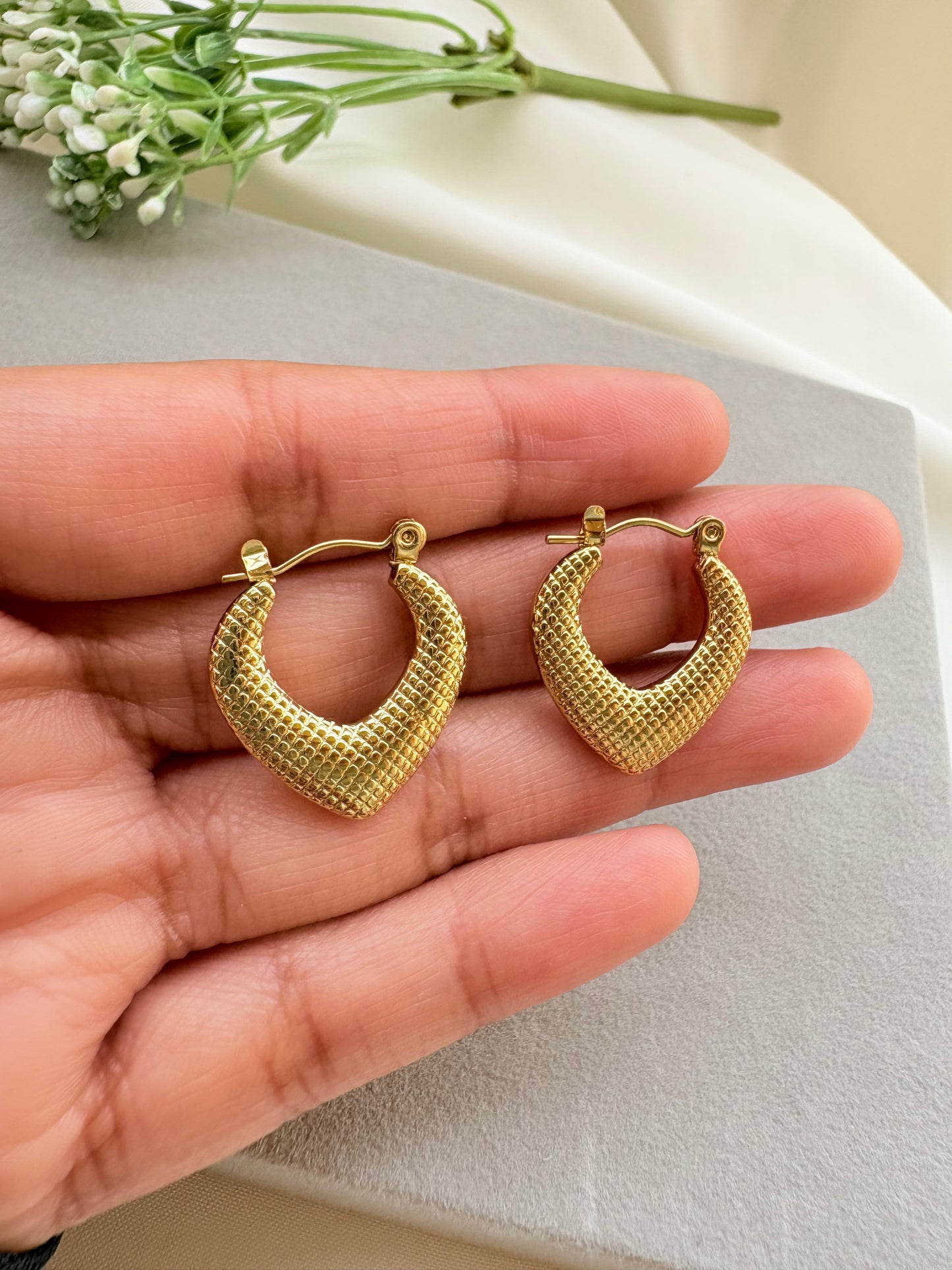 Rozie Hoop Earrings - Anti-Tarnish