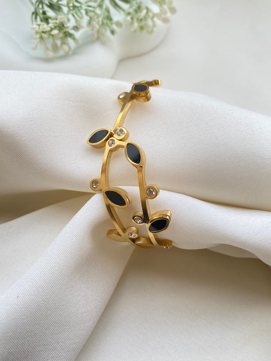 Gold Pleated Leaf Designs Bracelet