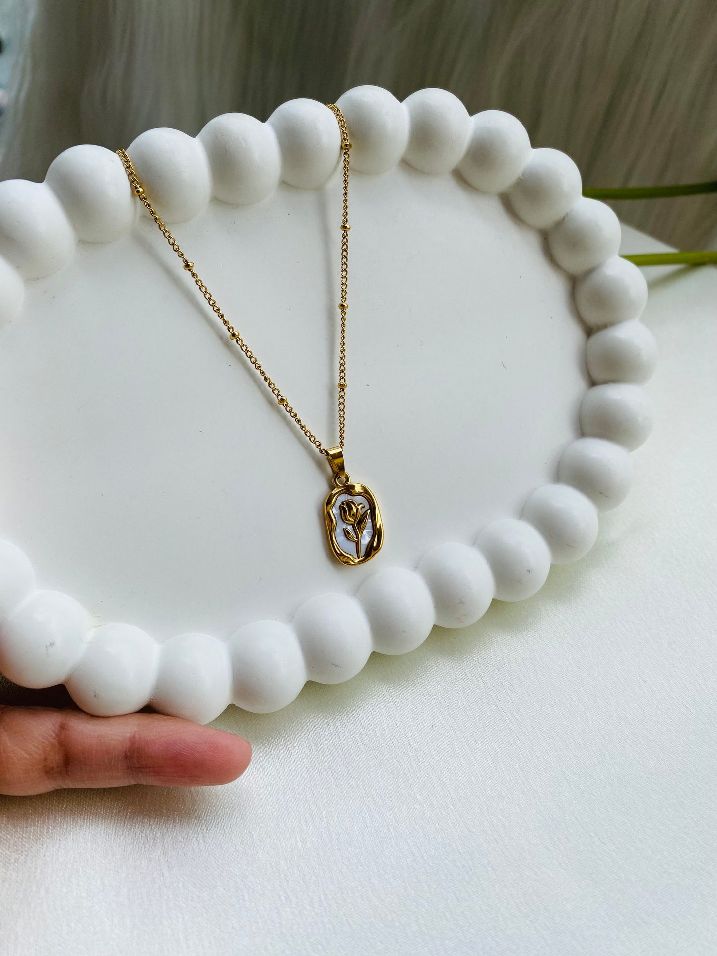 Gold Rose White Shell Necklace